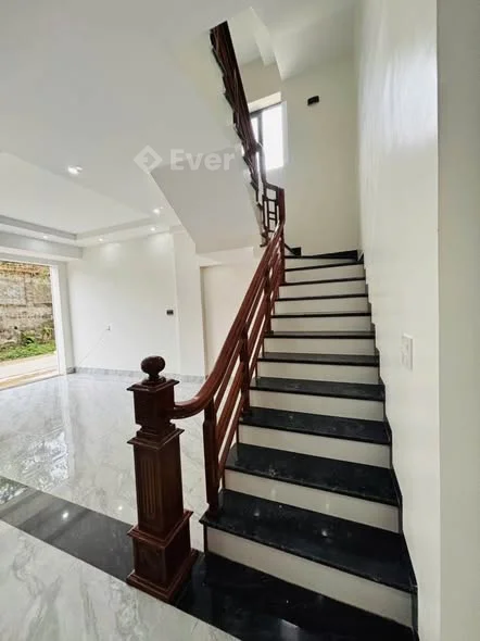 NHÀ 3 TẦNG LIỀN KỀ KĐT MAI PHA
Nằm liền kề KĐT Mai Pha,đường ô tô 16 chỗ qua cửa,thông đi mọi ngả.