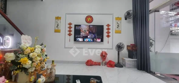 Bán nhà TT TP...mặt phố Tây Sơn đường rộng 2 ô tô tránh gần chợ trường học siêu thị tiện ích đầy đủ