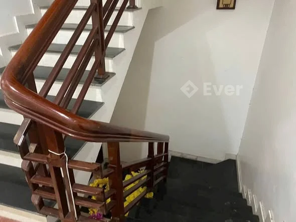 BÁN NHANH NHÀ 3,5 TẦNG – MẶT ĐƯỜNG CHÍNH PHAI LUÔNG 1 Vị trí đẹp, đường 4 làn xe tránh nhau, kinh