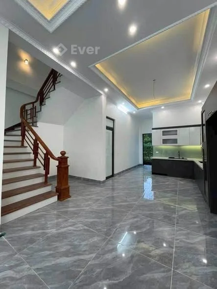 BÁN NHÀ 2 tầng Vị trí: Thuộc phường Tân phong gần bến xe