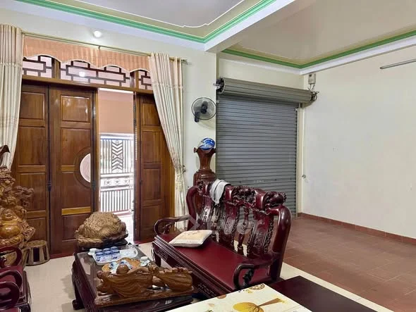 CĂN 3 TẦNG MẶT ĐƯỜNG KINH DOANH NGAY GẦN QUẢNG TRƯỜNG TỈNH