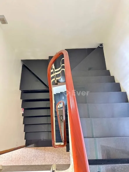 CĂN 3 TẦNG MẶT ĐƯỜNG KINH DOANH NGAY GẦN QUẢNG TRƯỜNG TỈNH