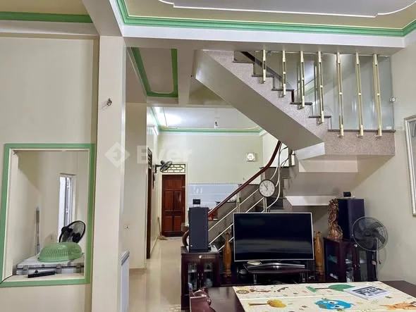 CĂN 3 TẦNG MẶT ĐƯỜNG KINH DOANH NGAY GẦN QUẢNG TRƯỜNG TỈNH