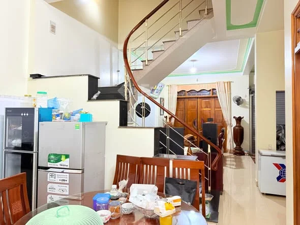 LAI CHÂU EM CÓ CĂN NHÀ KINH DOANH 3 tầng 2 tỷ xx sở hữu ngay căn nhà 3 tầng