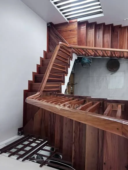 Thêm 1 chút nữa là vào việc các bác Mua 1 được 2 các bác ơi!1 Căn Nhà 2Tầng 1Tum đẹp