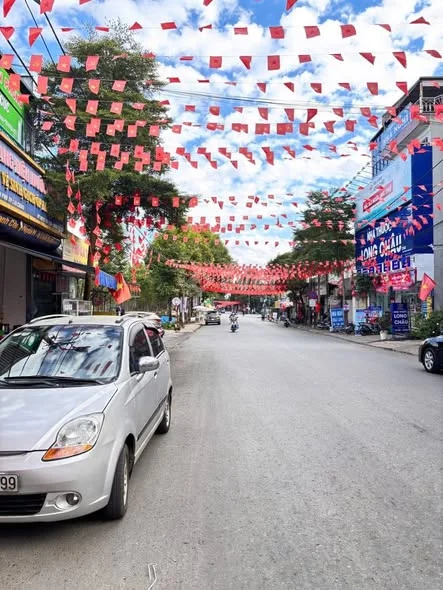 NHÀ 3 tầng mặt đường TRẦN PHÚ RỘNG 5m, SÂU 40m.3 phòng ngủ, tầng 1 đang kinh doanh tốt.