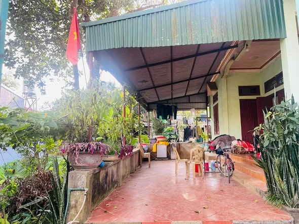 Em có nhà vườn 665m gần khu nhà ở xã hội Đoàn kết giá chỉ hơn tỷ có anh em nào thích ko ak
Ô tô vào