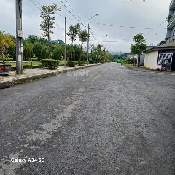 NHÀ MỚI ĐÓN TẾT ACE bán căn nhà 2 tầng đẹp chỉ viêc dọn đồ về ở , trước mặt là vườn hoa thoáng mát