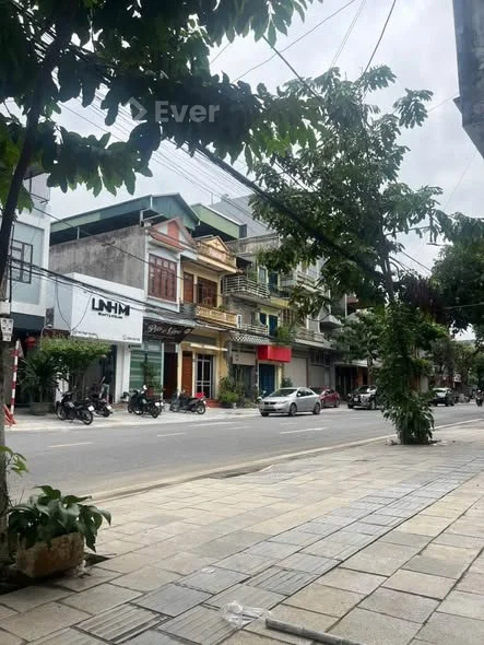 NHÀ 2 TẦNG ĐƯỜNG NGÔ QUYỀN VỊ TRÍ KINH DOANH, MẶT TIỀN THOÁNG CHỈ 3.7xx ty