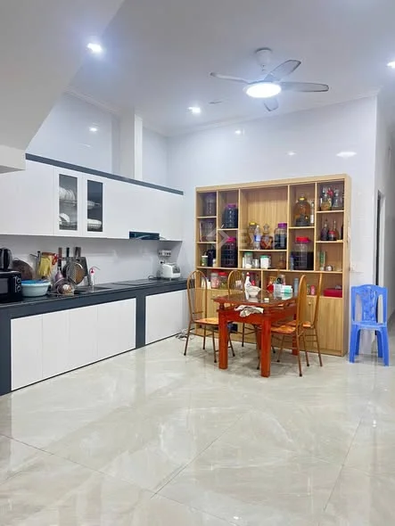 NHÀ MỚI ĐÓN TẾT CÁC BÁC ƠI Nhà 2,5 tầng TT Cốc Lếu, tiện trường tiện chợ...