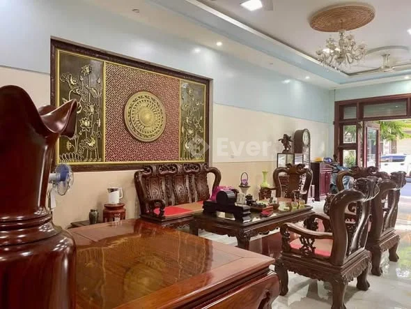 NHÀ ĐẸP PHỐ SOI TIỀN, TUYẾN PHỐ KINH DOANH SẦM UẤT BẬC NHẤT LÀO CAI