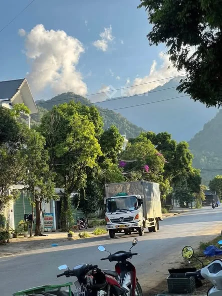 Đất đường 10/10 ngay hợp khối thành phố Lai Châu cũ, Đường to vỉa hè rộng, gần chợ, trường học