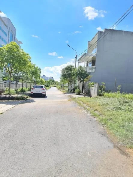 Lô đất vị trí trung tâm, tiện ích bao quanh, giá đẹp cho các nhà đầu tư xuống cọc đây ạ