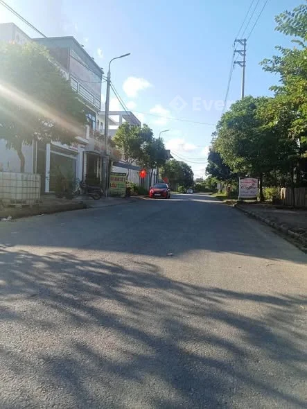 Mảnh đất kinh doanh, mặt tiền thoáng mát phù hợp với bác nào đang có nhu cầu kinh doanh mặt hàng ăn