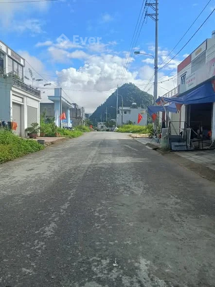 Chỉ Giá: hơn 1tỷ xxx (x bé tý). Lô Đất Đường Trần khắc chân. Gần cổng phụ trường cấp 3