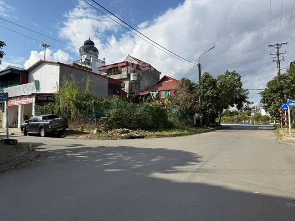 BÁN CĂN 2,5 TẦNG VỊ TRÍ GẦN BẾN XE .BỆNH VIỆN .CÁC CẤP TRƯỜNG HỌC TỈNH LAI CHÂU