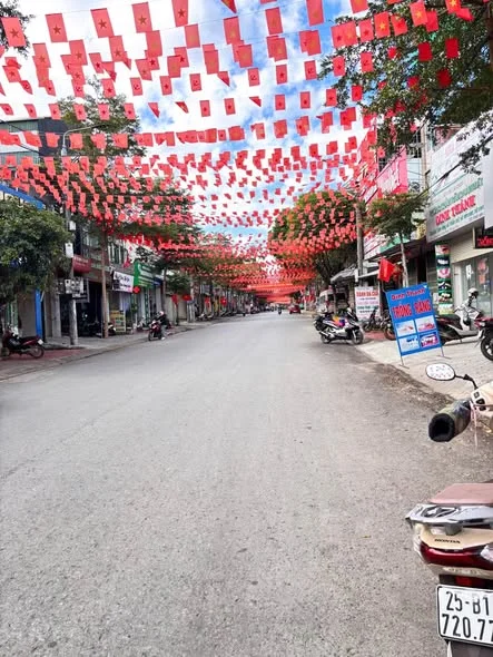 NHÀ 3 tầng mặt đường TRẦN PHÚ RỘNG 5m, SÂU 40m.3 phòng ngủ, tầng 1 đang kinh doanh tốt