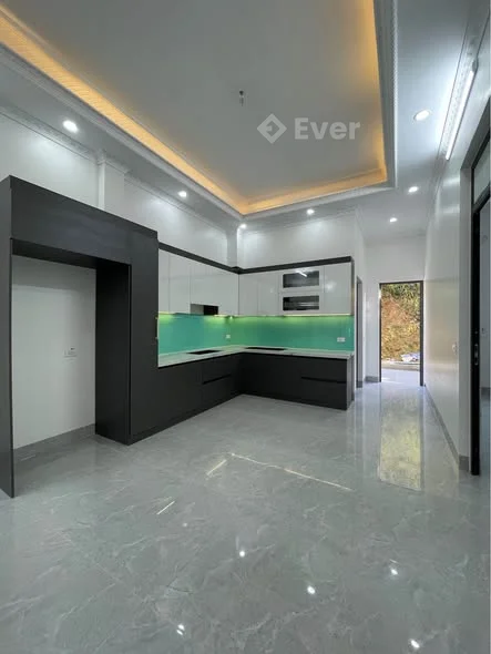 Bán Căn 2 tầng đối diện khuôn viên vườn hoa đường Hoàng Văn Thụ chìa khoá trao tay chỉ việc dọn đồ ở