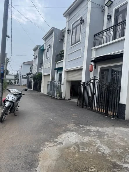 BÁN BIỆT THỰ GÓC 3 MẶT TIỀN – KP8 TÂN PHONG Vị trí: KP8 Tân Phong, sát KDC Tân Phong