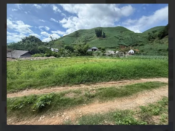 - Chính chủ bán Siêu phẩm lô đất siêu đẹp phiêng luông Mộc châu. - Đối diện khu đô thị cửa ngõ mộc c