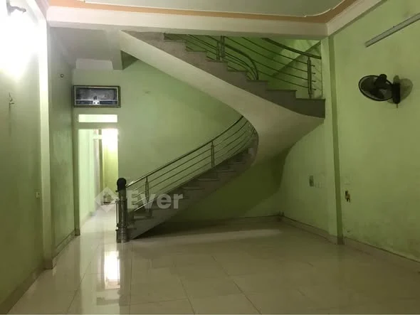 Gia đình chuyển chỗ ở mới cần bán căn nhà 2 tầng xây kiên cố chắc chẵn tổ 5 phường Tân Thanh