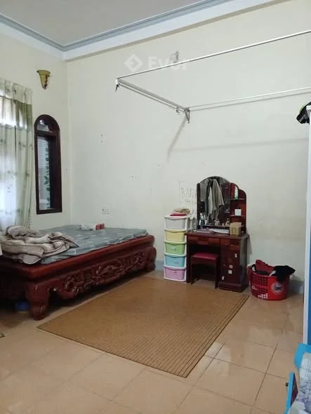 Gia đình chuyển về quê, nên muốn nhượng lại căn nhà 3 tầng diện tích hơn 200m2