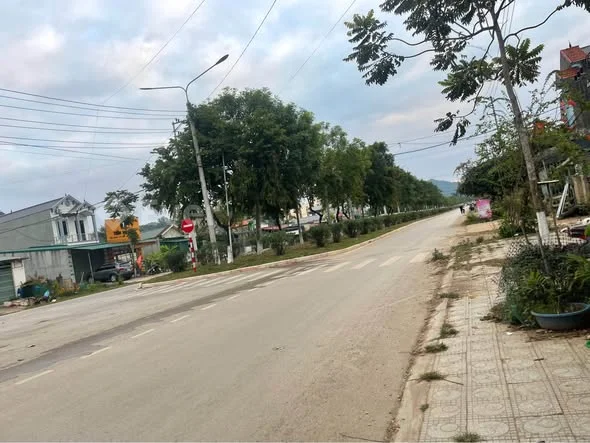 Chính chủ bán đất tặng nhà cấp 4 mặt đường đôi 40m Trần Phú,Chiềng Sinh,Sơn La
