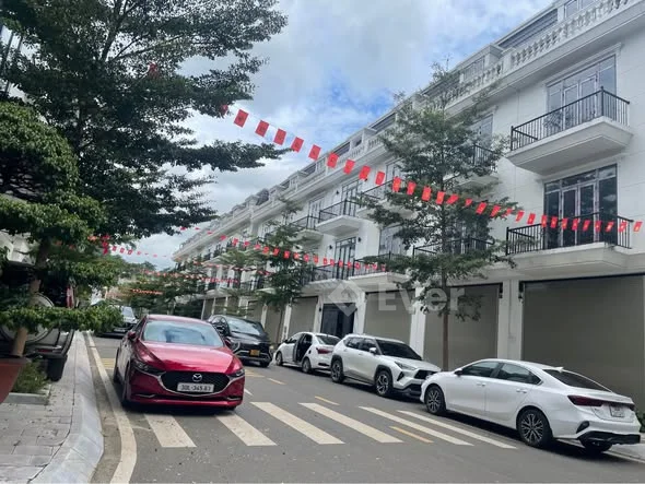 Căn góc 2 mặt đường KDT An Phú. Tiện ích xung quanh Vincom,quảng trường Tây bắc,BVĐK