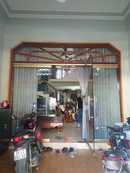 Cần chuyển đổi nơi ở mới gia chủ bán nhà 3 tầng trên trục đường qlo6 phường chiềng lề Sơn La. Điểm b