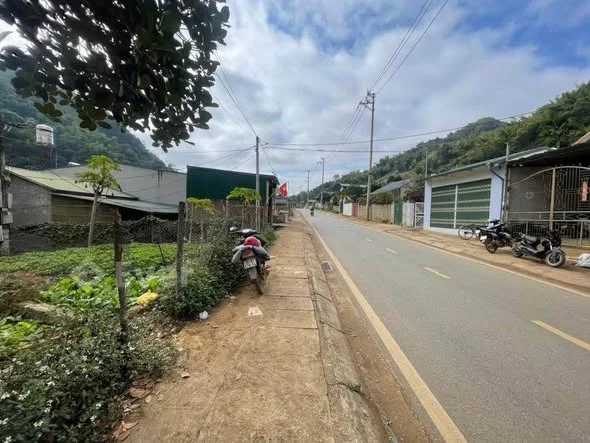 Bán Nhanh Đất Nền Bó Cón, Đất thuộc Lô 2, Dân Cư Đông, Đường Ô Tô Đi Lại Thoải Mái