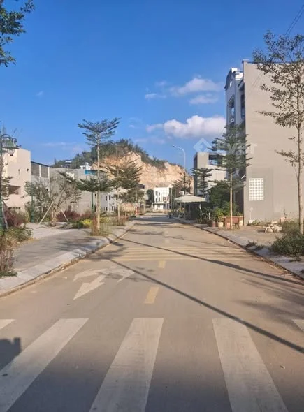 KĐT Kim sơn em còn duy nhất 2 lô víp liền kề . Băng cuối thông thẳng ra phố đi bộ - Thỏa thuận - 90m²