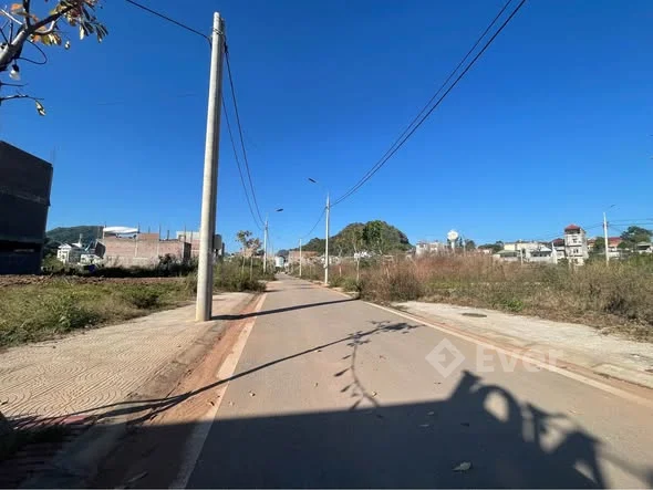 Lô 2 kè quảng trường đẹp keng Dân cư đang xây đụng đông đúc ,đối diện bia thành 88 ,có thể kinh doa