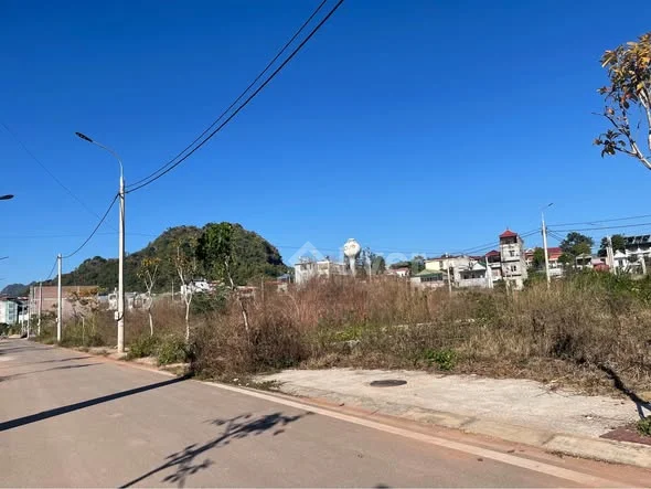 Lô 2 kè quảng trường đẹp keng
Dân cư đang xây đụng đông đúc ,đối diện bia thành 88 ,có thể kinh doa