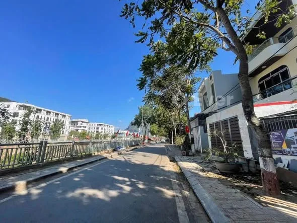 Bán 8M Kè Đối Diện Khu Đô Thị Shining Full Thổ Cư.Dân cư đông, phù hợp làm nhà vườn, biệt thự