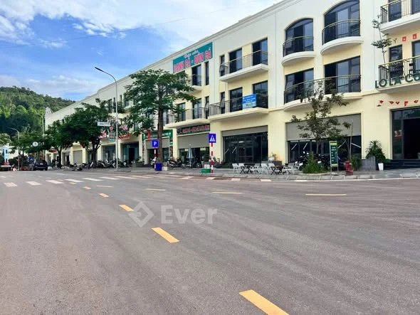 Chỉ từ 1 tỉ 4xxtr/ lô đất 100m2 full thổ cư, 2 mặt tiền ngay gần Quảng trường Tây bắc, đường 31m, tr - Thỏa thuận - 100m²