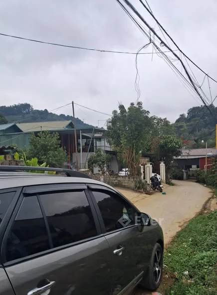 Chính chủ gửi bán Lô đất 2 mặt tiền siêu rộng đẹp. Bản Pùa , cách ql6 hơn 300m.