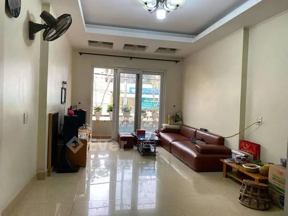 Gia đình về quê cần bán ngôi nhà đang ở mặt tiền đường Lò Văn Giá , tổ 4