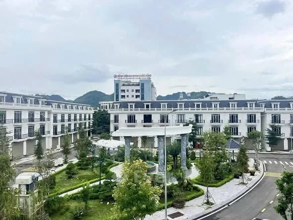 Hot hot cần nhượng lại căn shophuose khu đô thị kim sơn trung tâm thành phố Sơn La