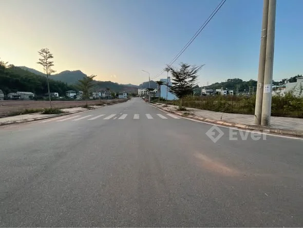 Em còn 1-2 lô nền khu Quốc tế Bình Minh Diện tích : 135m ( 7,5 x18m )Giá : 2tyxxLh