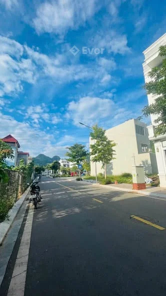 Bán đất khu đô thị Shining gần cầu Nậm LaDiện tích 68,9m2 5x14