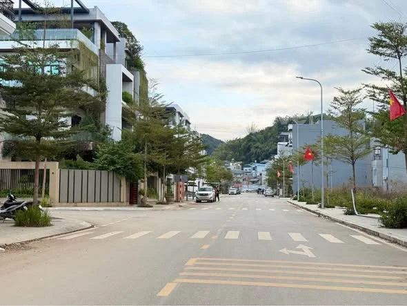 Lô đất băng 2 khu đô thị Kim Sơn tp Sơn LaDiện tích 5x19,5m full thổ cư