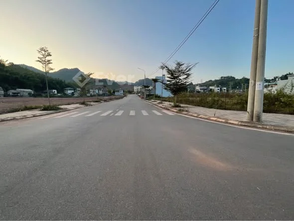 Cần Bán lô nền 135m Bám mặt đường 15m khu Trường Quốc Tế Bình Minh