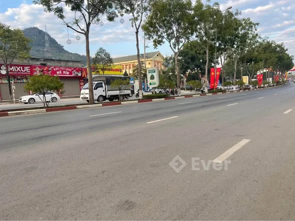 Lô 4x 18 bìa fuii thổ cư đối diện trường cấp 1 Chiềng sinh Giá 1 ty xx tr Lh 0968979***