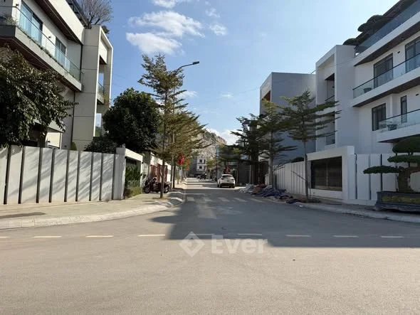 Lô đất ngay băng 2 sau dãy shop house khu Kim Sơn trung tâm tp Sơn La - Thỏa thuận - 98m²