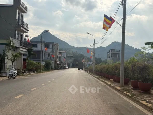 Lô đất khu đô thị cạnh cổng phụ viện tỉnh Sơn LaDiện tích 105m mặt tiền 8m lô góc bám 2 đường 16m