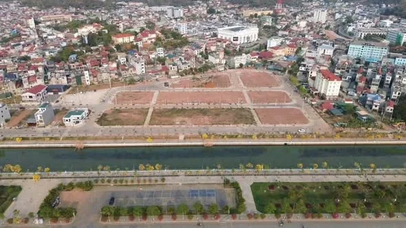 Kè Đối Diện Quảng Trường Sơn La Em Sẵn 1 Lô Cực Đẹp.S: 5x16,10mGiá 4tỷ1xx