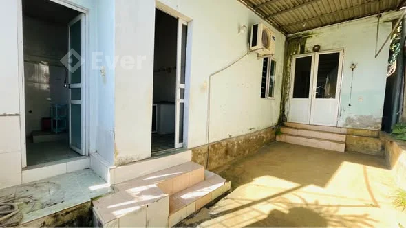 Bán đất tặng nhà thuộc tổ 7 chiềng lề Tô hiệu Sơn La. Đất rộng 6,2x40m có 125m thổ