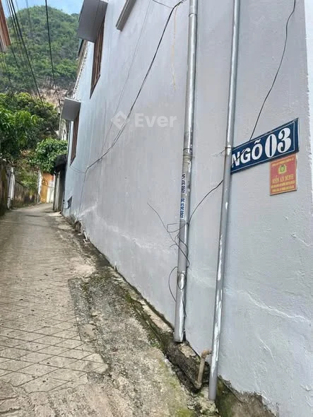 Bán nhà cấp 4 thuộc tổ 7 chiềng lề Tô hiệu Sơn La. Đất rộng 6,2x40m có 125m thổ cư