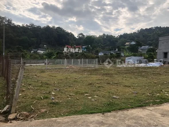 Với diện tích bình quân 5x19m mỗi lô có
50m2 thổ cư, hiện trạng đất đã san ủi bằng phẳng, nền đất c