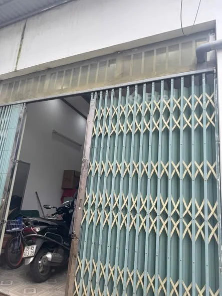 Bán nhà cấp 4 thuộc tổ 7 chiềng lề (cũ) Nhà 2p ngủ 1 bếp 1p vs Cách mặt đường Lò Văn Giá 20m